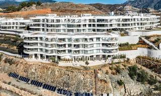 Eersteklas, modern appartement te koop, met uitzicht op zee, golf en bergen in Benahavis - Marbella 63146 