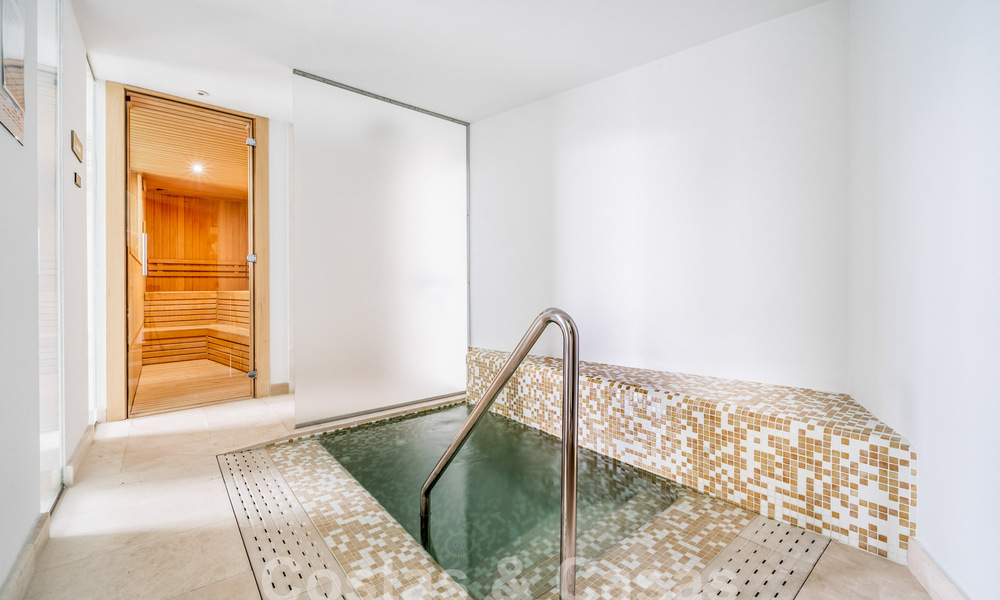 Eersteklas, modern appartement te koop, met uitzicht op zee, golf en bergen in Benahavis - Marbella 63154