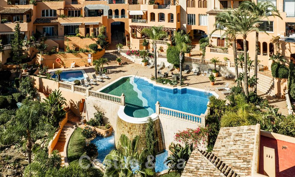 Luxe appartement te koop met een modern interieur in een luxe complex in Nueva Andalucia’s golfvallei, Marbella 63265