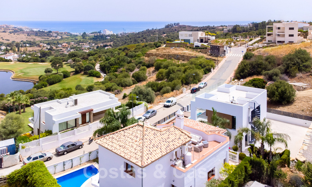 Mediterrane luxevilla met zeezicht te koop in een golfomgeving nabij Estepona centrum 63375