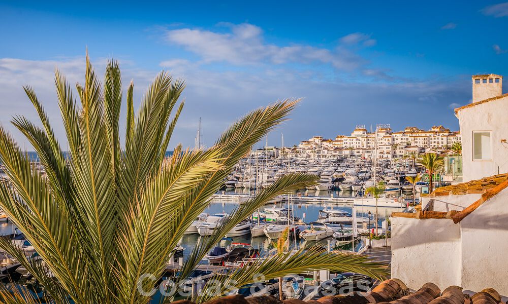 Modern gerenoveerd penthouse te koop, eerstelijns in de jachthaven van Puerto Banus, Marbella 63442