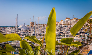 Modern gerenoveerd penthouse te koop, eerstelijns in de jachthaven van Puerto Banus, Marbella 63447 