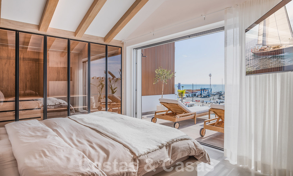 Modern gerenoveerd penthouse te koop, eerstelijns in de jachthaven van Puerto Banus, Marbella 63454