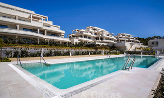 Modern tuinappartement te koop met zeezicht in een luxueus strandcomplex op de New Golden Mile, Marbella - Estepona 63395 