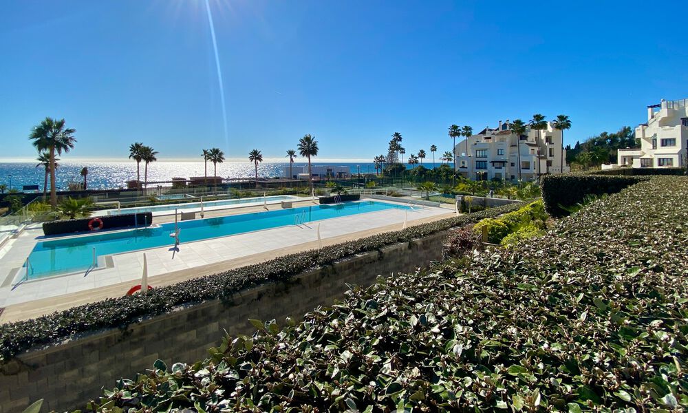 Modern tuinappartement te koop met zeezicht in een luxueus strandcomplex op de New Golden Mile, Marbella - Estepona 63412