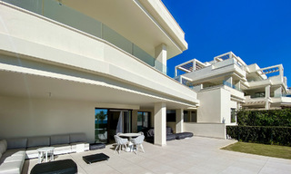 Modern tuinappartement te koop met zeezicht in een luxueus strandcomplex op de New Golden Mile, Marbella - Estepona 63414 