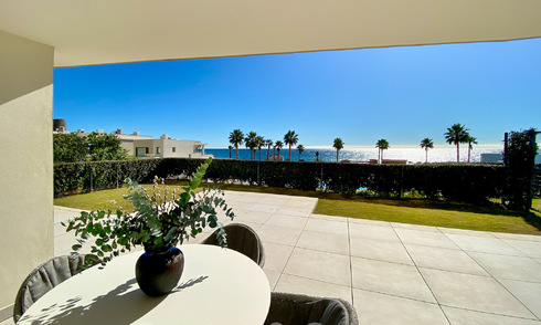 Modern tuinappartement te koop met zeezicht in een luxueus strandcomplex op de New Golden Mile, Marbella - Estepona 63416