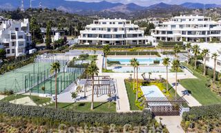 Modern tuinappartement te koop met zeezicht in een luxueus strandcomplex op de New Golden Mile, Marbella - Estepona 63421 