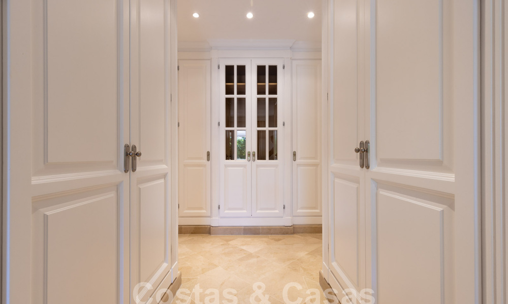 Ruim, luxe appartement, gelegen in een exclusieve gated community aan de golfbaan te koop in Nueva Andalucia, Marbella 63198