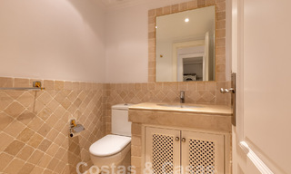 Ruim, luxe appartement, gelegen in een exclusieve gated community aan de golfbaan te koop in Nueva Andalucia, Marbella 63214 