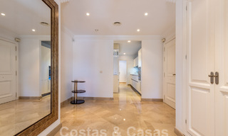Ruim, luxe appartement, gelegen in een exclusieve gated community aan de golfbaan te koop in Nueva Andalucia, Marbella 63216 