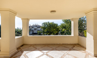 Ruim, luxe appartement, gelegen in een exclusieve gated community aan de golfbaan te koop in Nueva Andalucia, Marbella 63240 