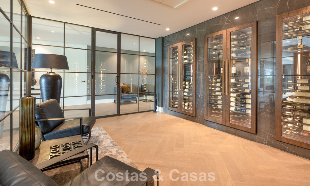 Royale luxe villa te koop met zeezicht en 5-sterrenvoorzieningen op de Golden Mile van Marbella 63695