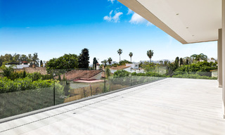 Instapklare, nieuwe, moderne villa te koop op een steenworp van het strand en alle voorzieningen in San Pedro, Marbella 66986 