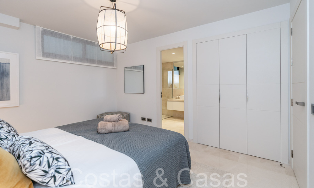 Superieure luxevilla met moderne bouwstijl te koop op een steenworp van de golfbanen van Nueva Andalucia’s golfvallei, Marbella 64189