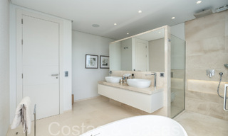 Superieure luxevilla met moderne bouwstijl te koop op een steenworp van de golfbanen van Nueva Andalucia’s golfvallei, Marbella 64210 