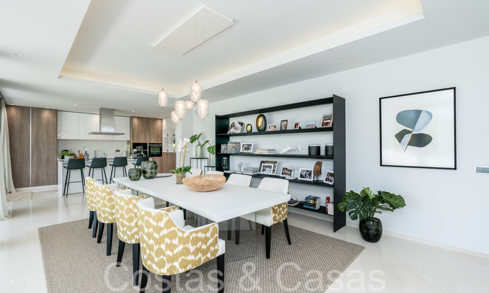 Superieure luxevilla met moderne bouwstijl te koop op een steenworp van de golfbanen van Nueva Andalucia’s golfvallei, Marbella 64219