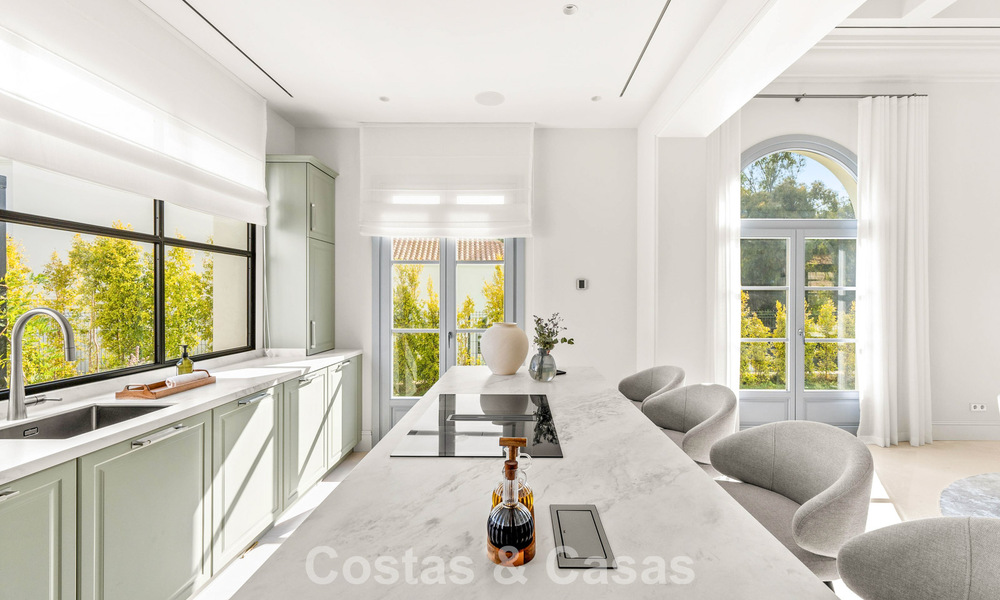 Instapklare, luxevilla met modern-Mediterraan design te koop in een populaire golfomgeving in Nueva Andalucia, Marbella 774520