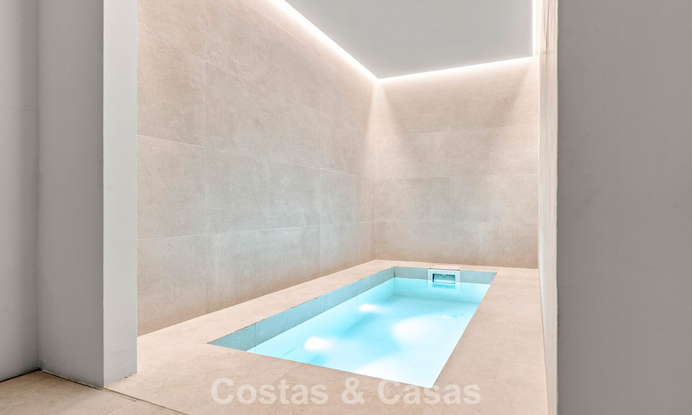 Instapklare, luxevilla met modern-Mediterraan design te koop in een populaire golfomgeving in Nueva Andalucia, Marbella 774544