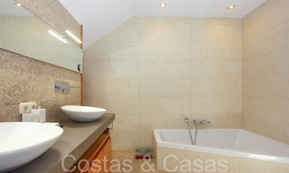 Instapklaar, ruim penthouse te koop met magnifiek zeezicht in Benahavis - Marbella 64285