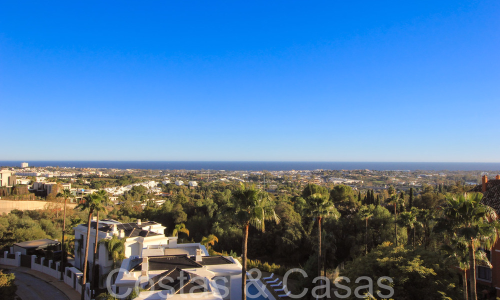 Instapklaar, ruim 3-slaapkamer penthouse te koop met magnifiek zeezicht in Benahavis - Marbella 64302