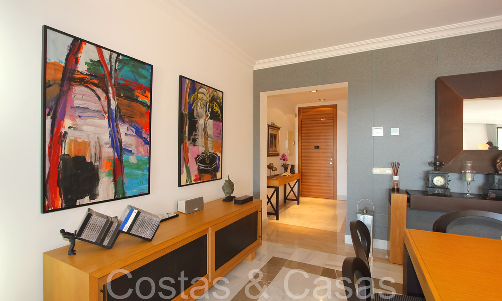 Instapklaar, ruim penthouse te koop met magnifiek zeezicht in Benahavis - Marbella 64318