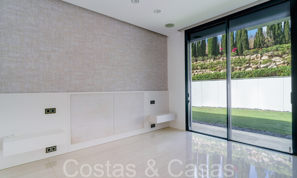 Nieuwe luxevilla met geavanceerde bouwstijl te koop in Nueva Andalucia’s golfvallei, Marbella 64527