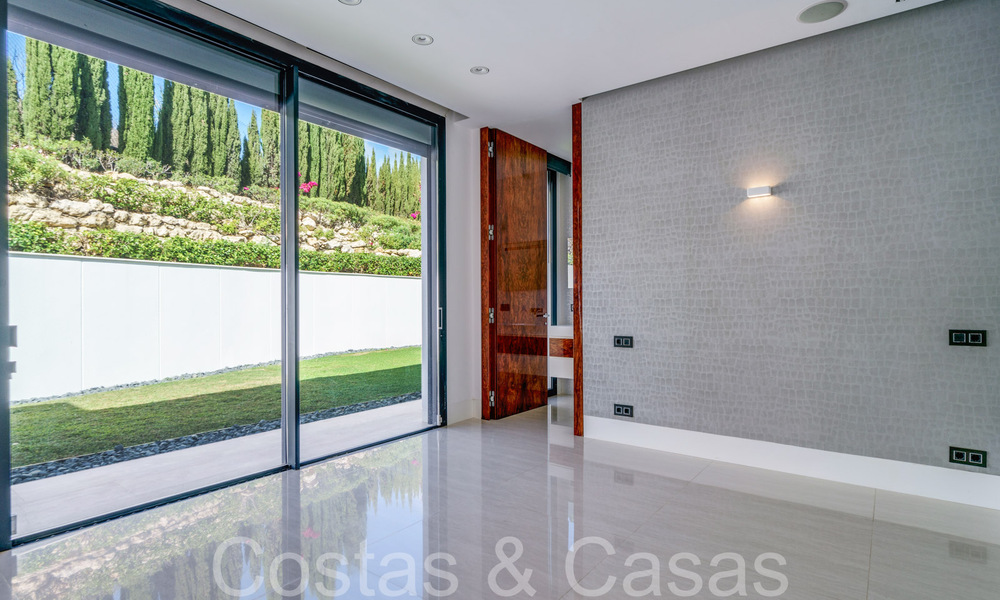 Nieuwe luxevilla met geavanceerde bouwstijl te koop in Nueva Andalucia’s golfvallei, Marbella 64529