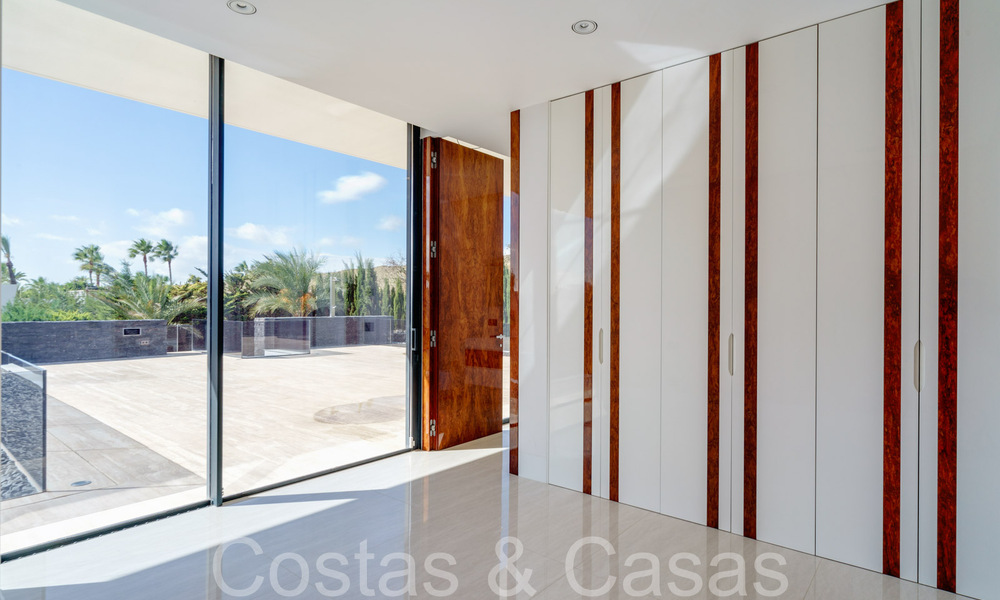 Nieuwe luxevilla met geavanceerde bouwstijl te koop in Nueva Andalucia’s golfvallei, Marbella 64545