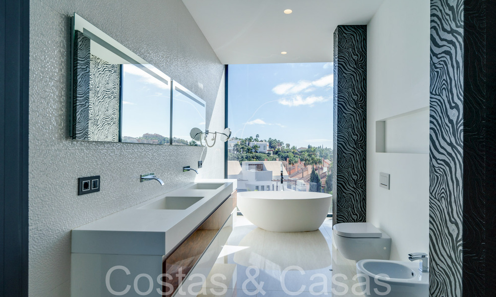 Nieuwe luxevilla met geavanceerde bouwstijl te koop in Nueva Andalucia’s golfvallei, Marbella 64550