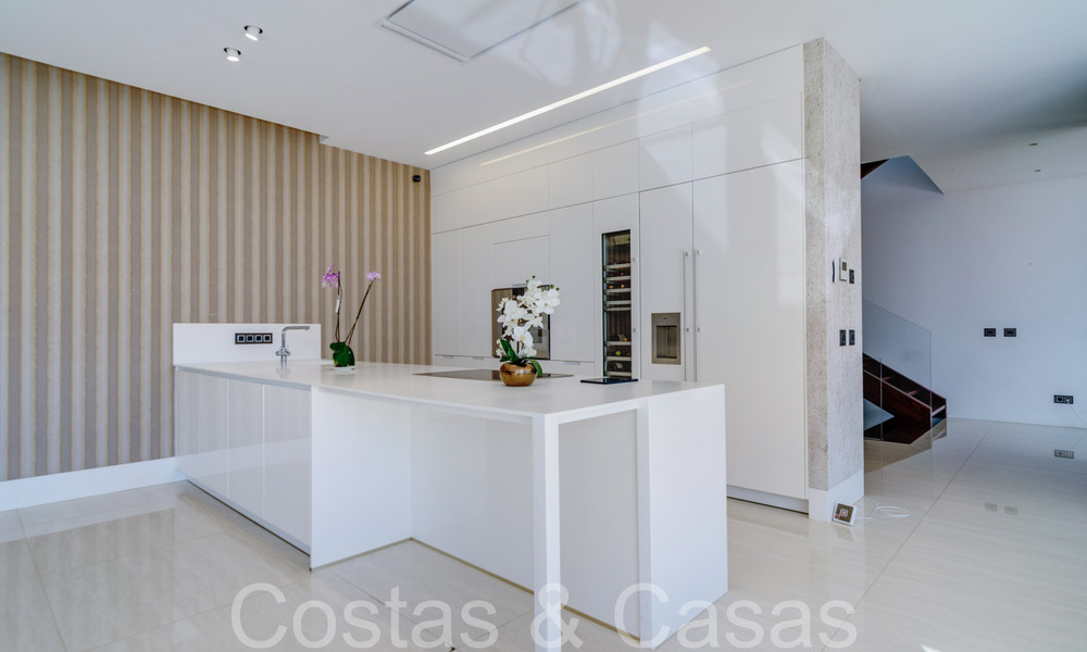 Nieuwe luxevilla met geavanceerde bouwstijl te koop in Nueva Andalucia’s golfvallei, Marbella 64563