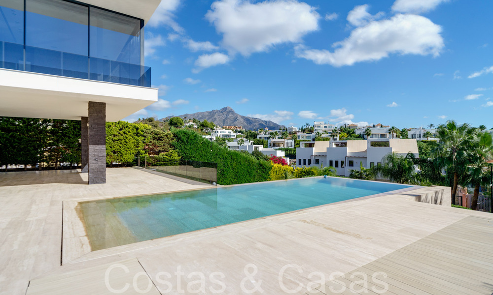 Nieuwe luxevilla met geavanceerde bouwstijl te koop in Nueva Andalucia’s golfvallei, Marbella 64567