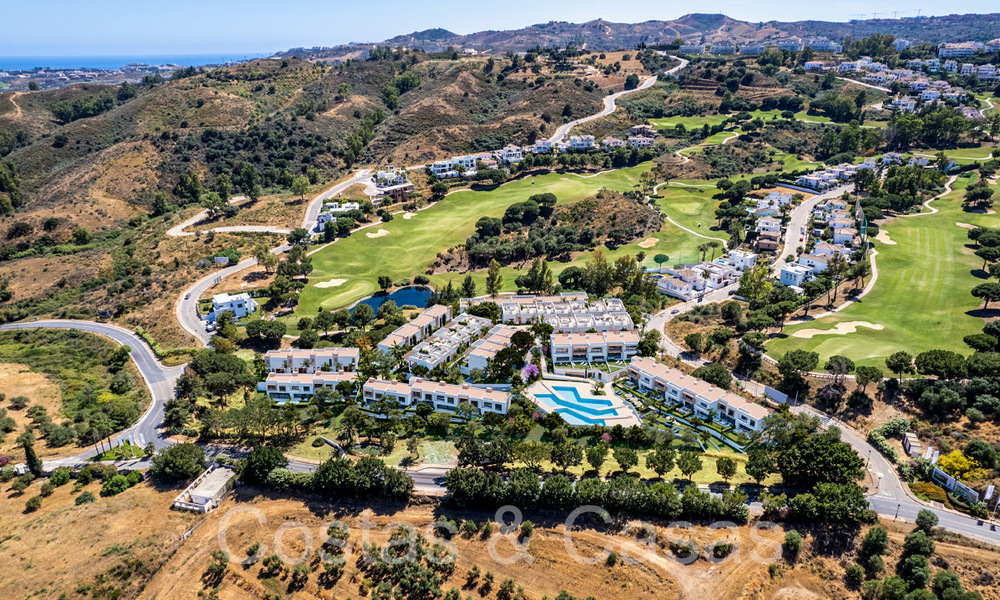 LAATSTE WONING! Nieuw project met moderne luxewoningen te koop grenzend aan de golfbaan in Mijas, Costa del Sol 64609