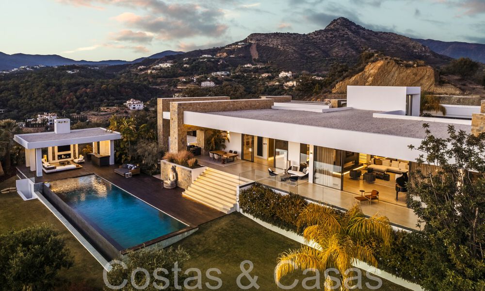 Instapklare, moderne luxevilla te koop, eerstelijnsgolf in het prestigieuze Marbella Club Golf Resort in Benahavis 65376