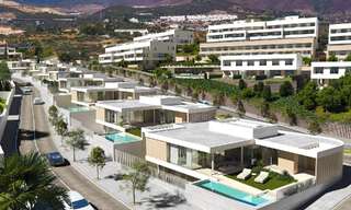 Laatste villa's! Energie-efficiënte nieuwbouwvilla te koop met zeezicht net buiten het centrum van Estepona 64788 