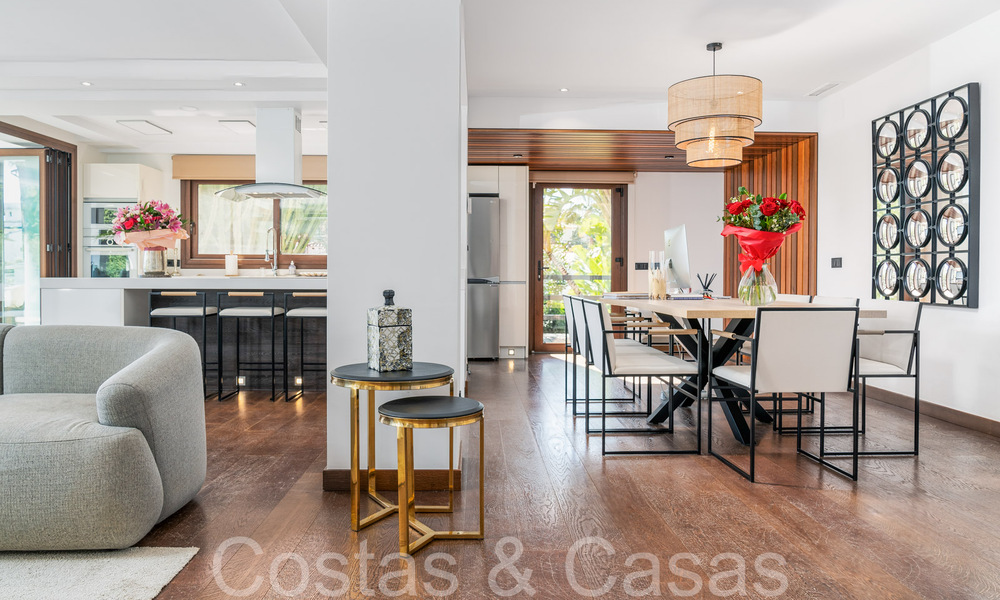 Ruime, hedendaagse luxevilla te koop in een populaire woonomgeving in Nueva Andalucia, Marbella 65020