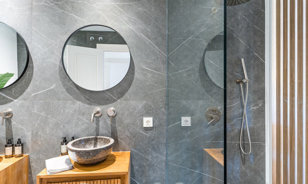 Luxueus gerenoveerde rijwoning te koop met ruim terras en uitzicht op de golfbaan in La Quinta golfresort, Benahavis - Marbella 64685