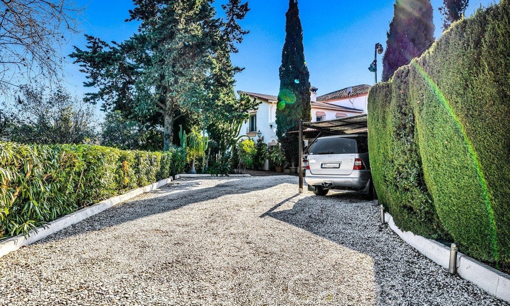 Rustieke villa te koop op ruim perceel op de New Golden Mile tussen Marbella en Estepona 65595
