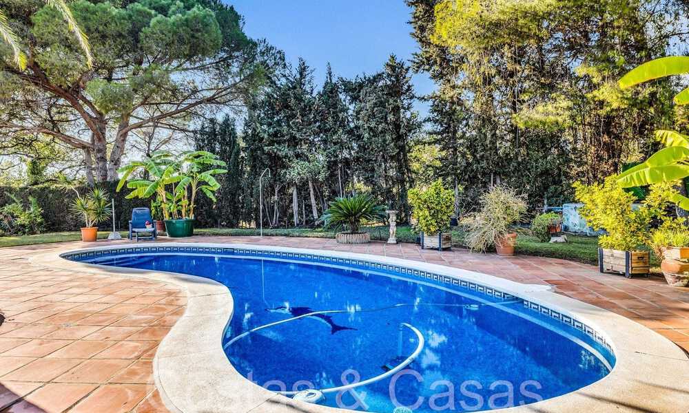 Rustieke villa te koop op ruim perceel op de New Golden Mile tussen Marbella en Estepona 65596