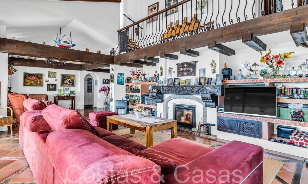 Rustieke villa te koop op ruim perceel op de New Golden Mile tussen Marbella en Estepona 65598