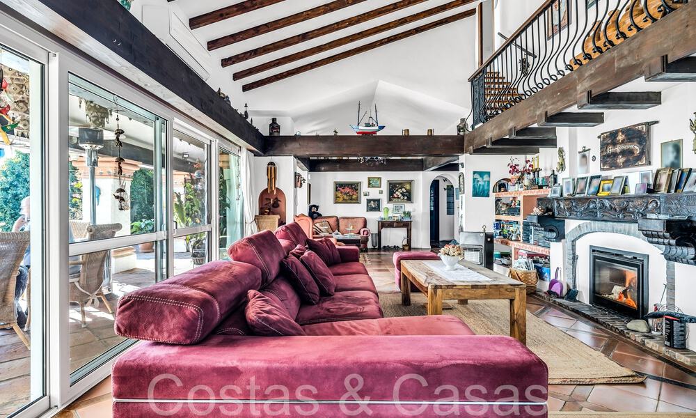 Rustieke villa te koop op ruim perceel op de New Golden Mile tussen Marbella en Estepona 65599