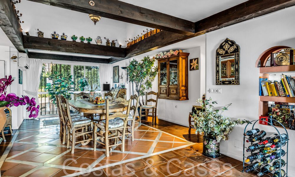 Rustieke villa te koop op ruim perceel op de New Golden Mile tussen Marbella en Estepona 65601