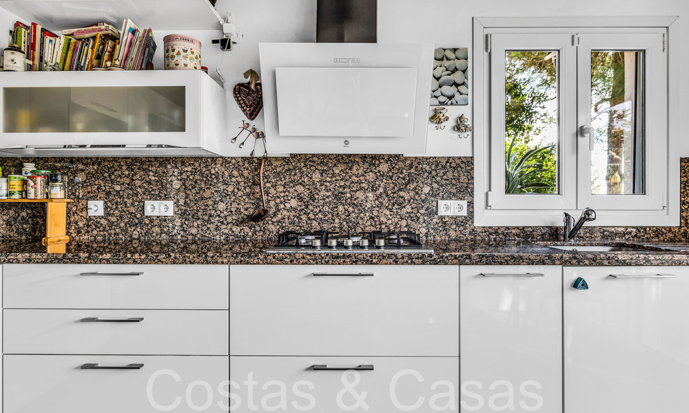 Rustieke villa te koop op ruim perceel op de New Golden Mile tussen Marbella en Estepona 65607