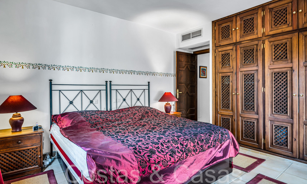Rustieke villa te koop op ruim perceel op de New Golden Mile tussen Marbella en Estepona 65610