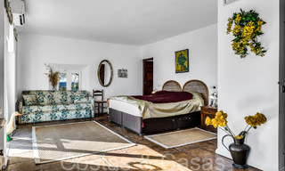 Rustieke villa te koop op ruim perceel op de New Golden Mile tussen Marbella en Estepona 65614 