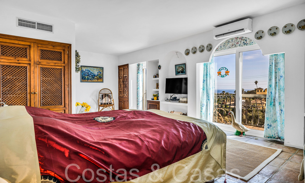 Rustieke villa te koop op ruim perceel op de New Golden Mile tussen Marbella en Estepona 65615