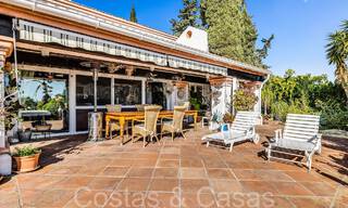 Rustieke villa te koop op ruim perceel op de New Golden Mile tussen Marbella en Estepona 65632 