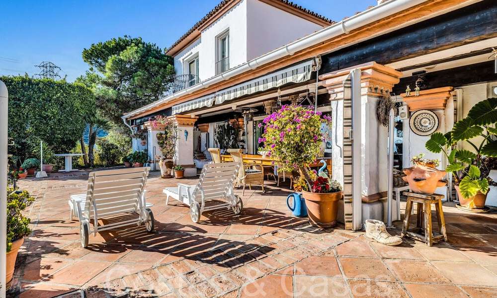 Rustieke villa te koop op ruim perceel op de New Golden Mile tussen Marbella en Estepona 65633