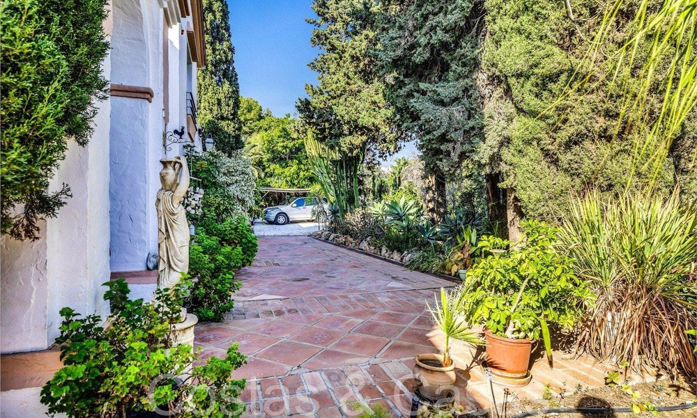 Rustieke villa te koop op ruim perceel op de New Golden Mile tussen Marbella en Estepona 65634