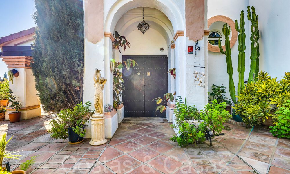 Rustieke villa te koop op ruim perceel op de New Golden Mile tussen Marbella en Estepona 65635